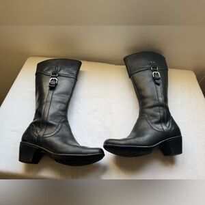 Clarks Bendables Tall Black Boots Leather Upper. A Unique Buckle Design Size 6.5